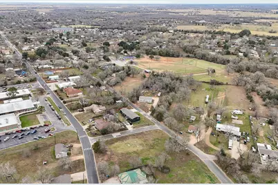 601 M L K Boulevard, Elgin, TX 78621 - Photo 9