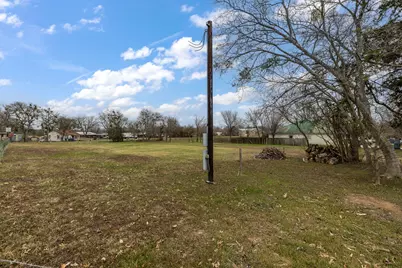 601 M L K Boulevard, Elgin, TX 78621 - Photo 13