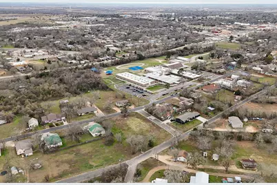 601 M L K Boulevard, Elgin, TX 78621 - Photo 7