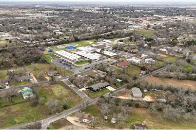 601 M L K Boulevard, Elgin, TX 78621 - Photo 11