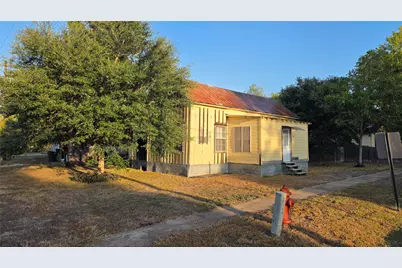 401 N Pecan Street, Moulton, TX 77975 - Photo 1