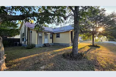401 N Pecan Street, Moulton, TX 77975 - Photo 3