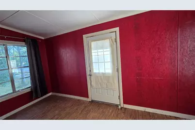 401 N Pecan Street, Moulton, TX 77975 - Photo 13
