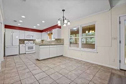 428 Connolly Circle W, Lockhart, TX 78644 - Photo 9