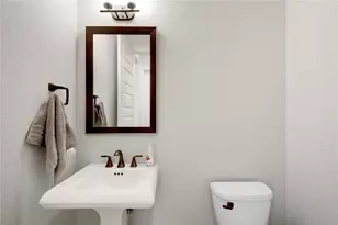 915 E 49th St, Austin, TX 78751 - Photo 17