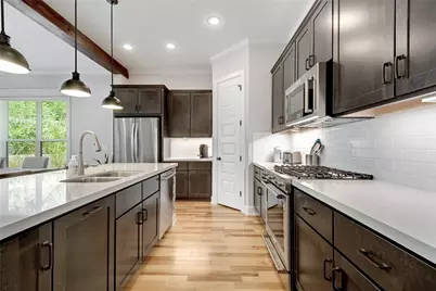 915 E 49th Street, Austin, TX 78751 - Photo 11