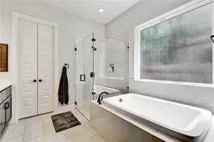915 E 49th St, Austin, TX 78751 - Photo 15