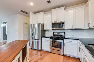 2208 Capulet St, Austin, TX 78741 - Photo 9