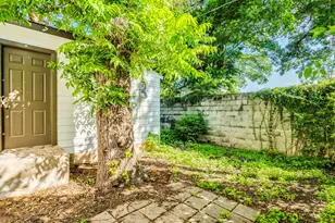 2610 E 3rd St, Austin, TX 78702 - Photo 13