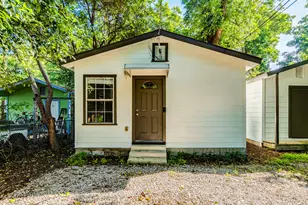 2610 E 3rd St, Austin, TX 78702 - Photo 17