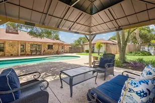 208 Maple Dr, Mountain City, TX 78610 - Photo 9