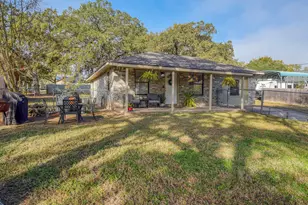 504 Hickory St, Smithville, TX 78957 - Photo 3