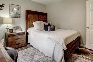 504 Hickory St, Smithville, TX 78957 - Photo 15