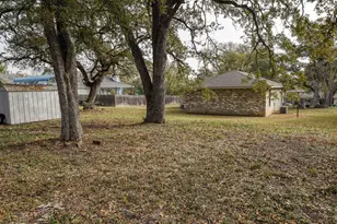 504 Hickory St, Smithville, TX 78957 - Photo 25