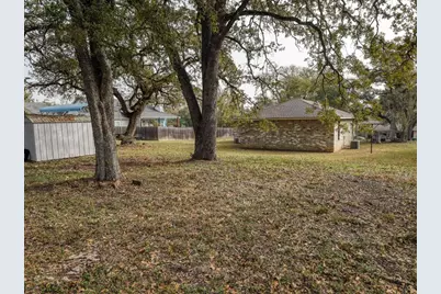 504 Hickory Street, Smithville, TX 78957 - Photo 25