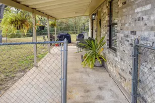 504 Hickory St, Smithville, TX 78957 - Photo 5