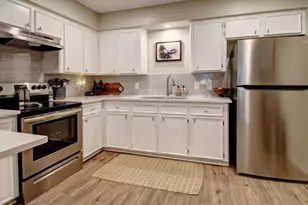 504 Hickory St, Smithville, TX 78957 - Photo 9