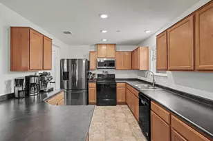 13712 Vigilance St, Manor, TX 78653 - Photo 9