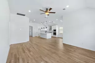 808 Crescent View Dr, Georgetown, TX 78628 - Photo 5