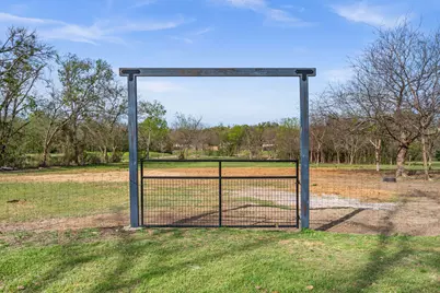 902 Ray Berglund Boulevard, Round Rock, TX 78664 - Photo 21