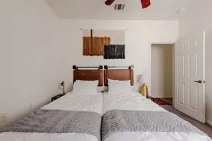 2404 E 13th St, Austin, TX 78702 - Photo 25
