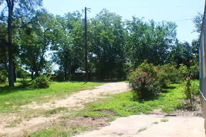 933 W Highway 71, Smithville, TX 78957 - Photo 25