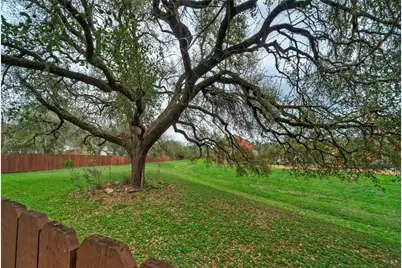 8105 Elkhorn Mountain Trail, Austin, TX 78729 - Photo 35