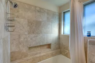 2400 Jarratt Ave, Austin, TX 78703 - Photo 9
