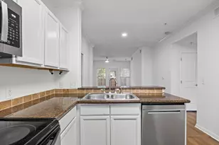 6810 Deatonhill Dr, Austin, TX 78745 - Photo 15