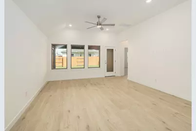 105 Malibu, Hutto, TX 78634 - Photo 11