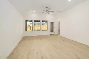 105 Malibu, Hutto, TX 78634 - Photo 11