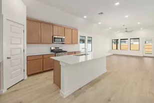 105 Malibu, Hutto, TX 78634 - Photo 3