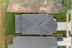 533 Bloomington Loop, Hutto, TX 78634 - Photo 35