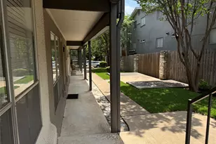 304 E 34th St, Austin, TX 78705 - Photo 17