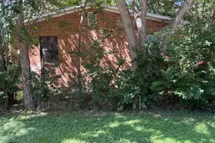 413 SW 1st St, Waelder, TX 78959 - Photo 1