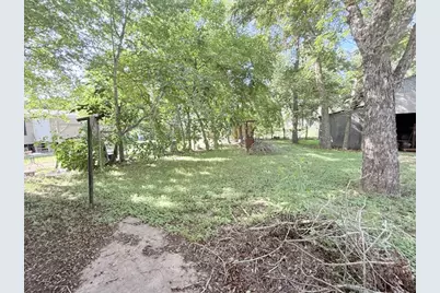 413 SW 1st Street, Waelder, TX 78959 - Photo 15