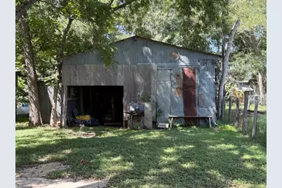 413 SW 1st Street, Waelder, TX 78959 - Photo 3