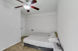 910 W 25th St, Austin, TX 78705 - Photo 9