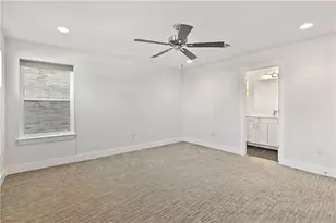 610 W 33rd St, Austin, TX 78705 - Photo 11