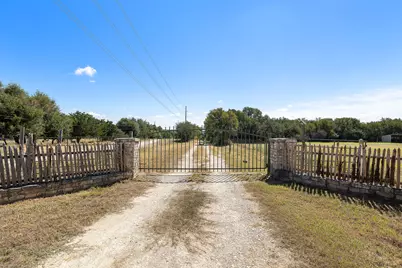 305 Hidden Oaks Lane, Liberty Hill, TX 78642 - Photo 5