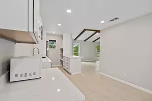 1703 New York Ave, Austin, TX 78702 - Photo 13
