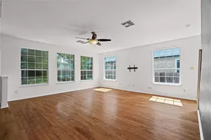 10605 Lindshire Ln, Austin, TX 78748 - Photo 9