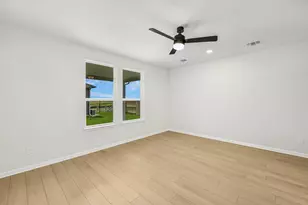 8601 Dongan Dr, Austin, TX 78744 - Photo 11