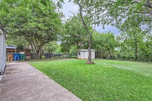 1313 Perez St, Austin, TX 78721 - Photo 5