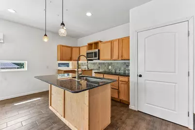 2003 E 9th Street, Austin, TX 78702 - Photo 3