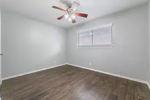 406 E 30th St, Austin, TX 78705 - Photo 9
