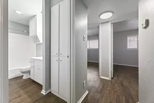 406 E 30th St, Austin, TX 78705 - Photo 7