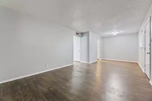 406 E 30th St, Austin, TX 78705 - Photo 3