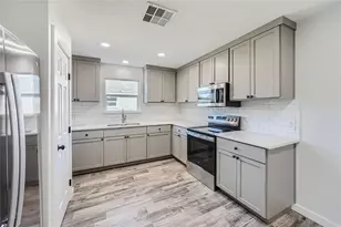 109 Fisher St, Elgin, TX 78621 - Photo 3