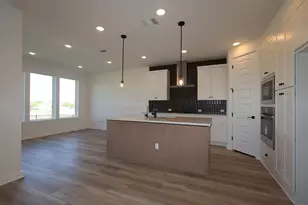 541 Bloomington Loop, Hutto, TX 78634 - Photo 5